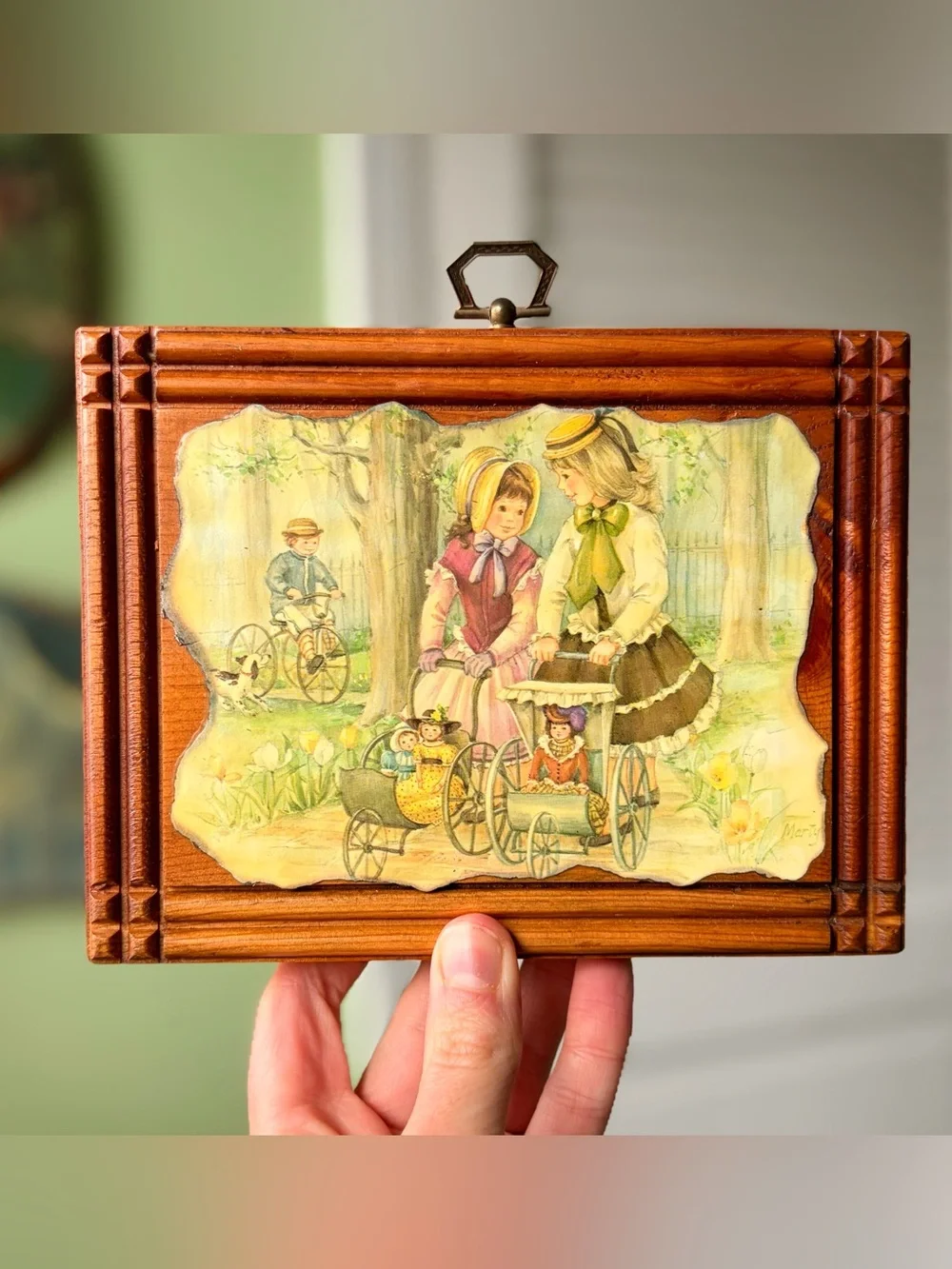N/A charming wooden